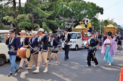 お神輿1.jpg