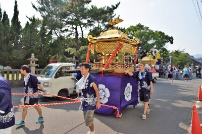 お神輿2.jpg