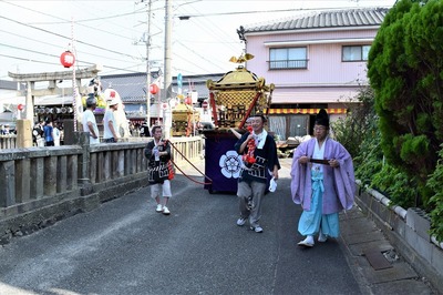 お神輿巡行1.jpg