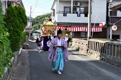 お神輿巡行2.jpg