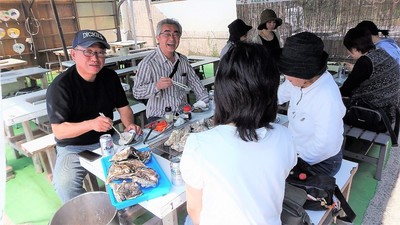 かき小屋せむら・長門市のお客様の笑顔.jpg