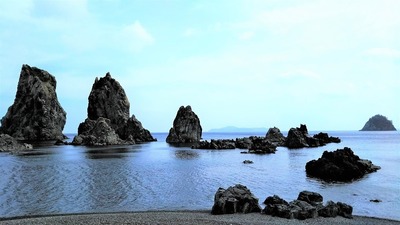 カモメ岩・十六羅漢.jpg