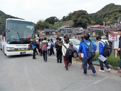 バスに乗車.jpg