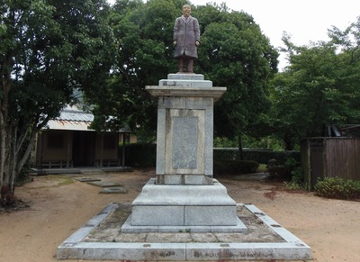 伊藤博文銅像1.jpg