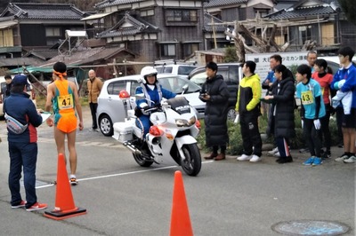 先導白バイ.jpg