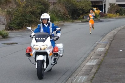 先導白バイとトップ大津緑洋高校A.jpg