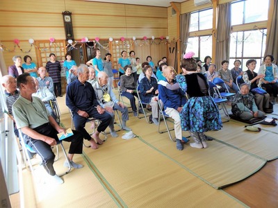 全員で「ふるさと」唱和.jpg