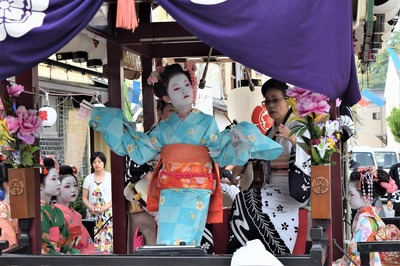 可愛い踊り子の優美な舞2.jpg
