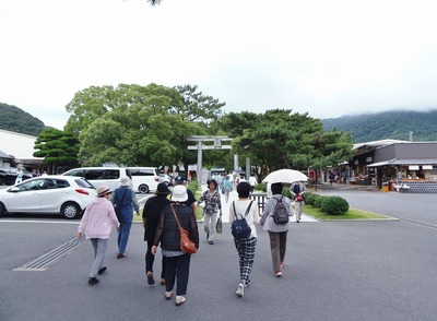 大勢の観光客.jpg