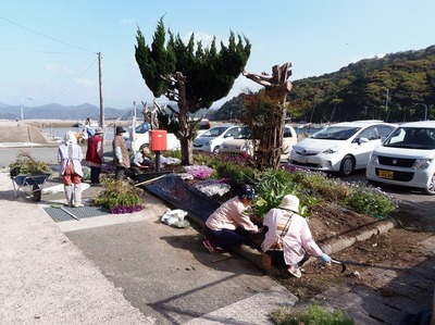 大日比公会堂前花壇整備4.jpg