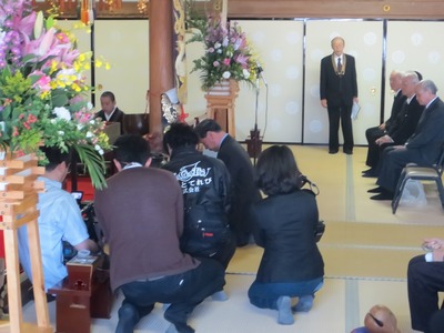 大西長門市長焼香.jpg