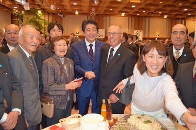 安倍総理と記念撮影3.jpg
