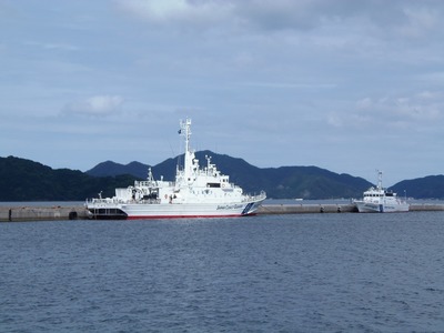 巡視船「おおみ」と巡視艇「はぎなみ」.jpg