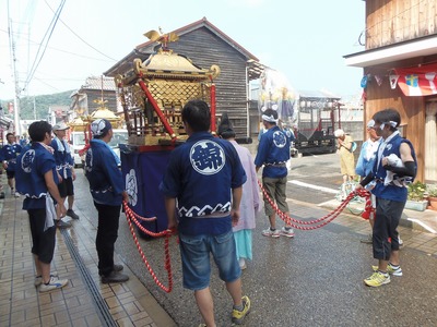 御神輿と山車.jpg