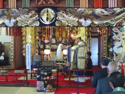 松村住職入場1.jpg