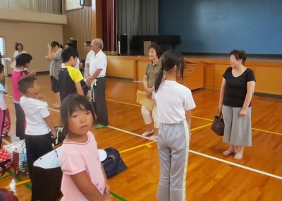民泊家庭の方との対面式1.jpg