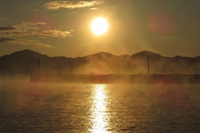 沖合防波堤の気嵐.jpg