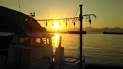 漁船と朝日3.jpg