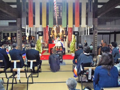 稚児本堂内お練り7.jpg