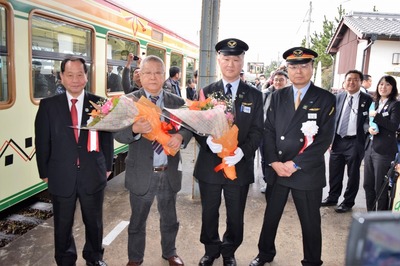 花束贈呈記念撮影.jpg