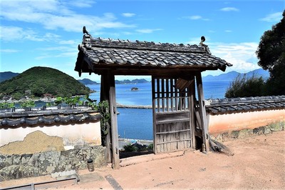 薬師山山門.jpg