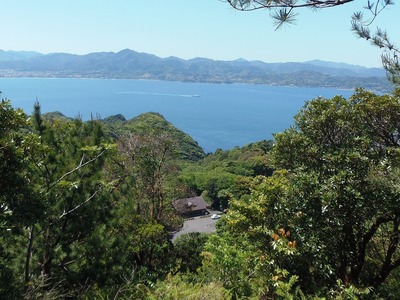 途中の眺望・高山オートキャンプ場管理棟・深川湾.jpg