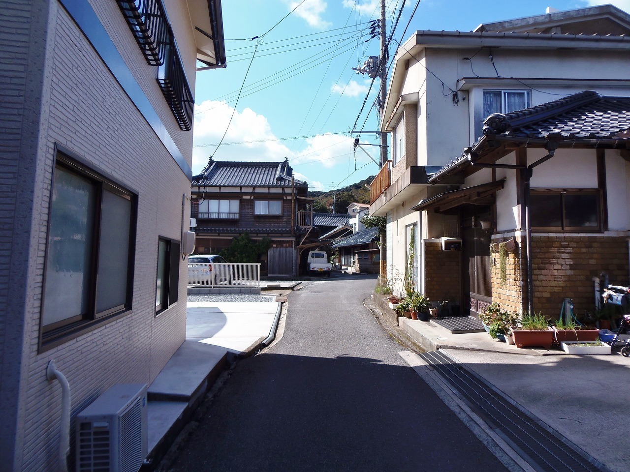 山口県長門市三隅地区 野波瀬の漁港と家並み 山口県 長門市 今が旬