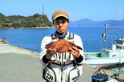 釣り師とキジハタ.jpg