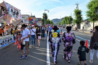 露店の賑わい2.jpg