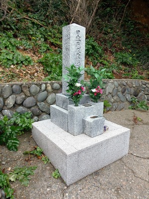 露艦戦士の墓.jpg