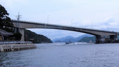 青海大橋と青海島観光船シータス.jpg