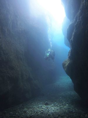 青海島の「青の洞窟」.jpg