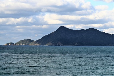 青海島・竹の子鼻と高山.jpg
