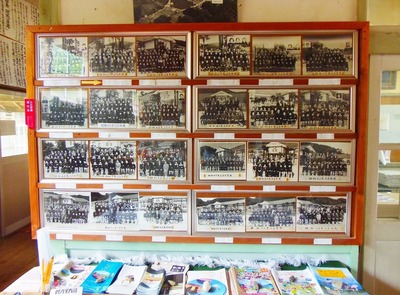 青海島小学校卒業生写真.jpg