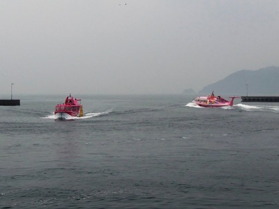 青海島観光汽船で送迎.jpg