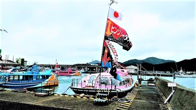 青海島観光船海上パレード2.jpg