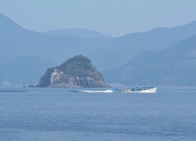 鹿の島沖の青海島観光船・シータス.jpg