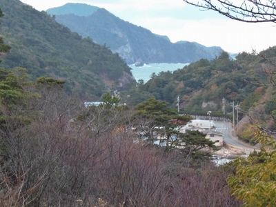 黒瀬峠近くからの紫津浦と日本海.jpg